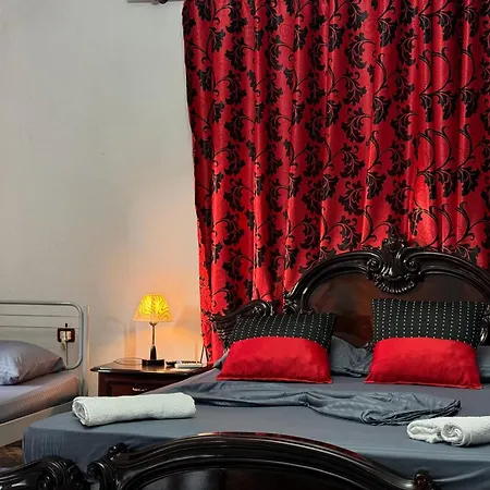Hotel Royal *